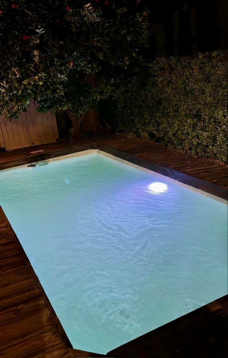 אותה בריכה נקייה ומוכנה לרחצה, אחרי הטיפול